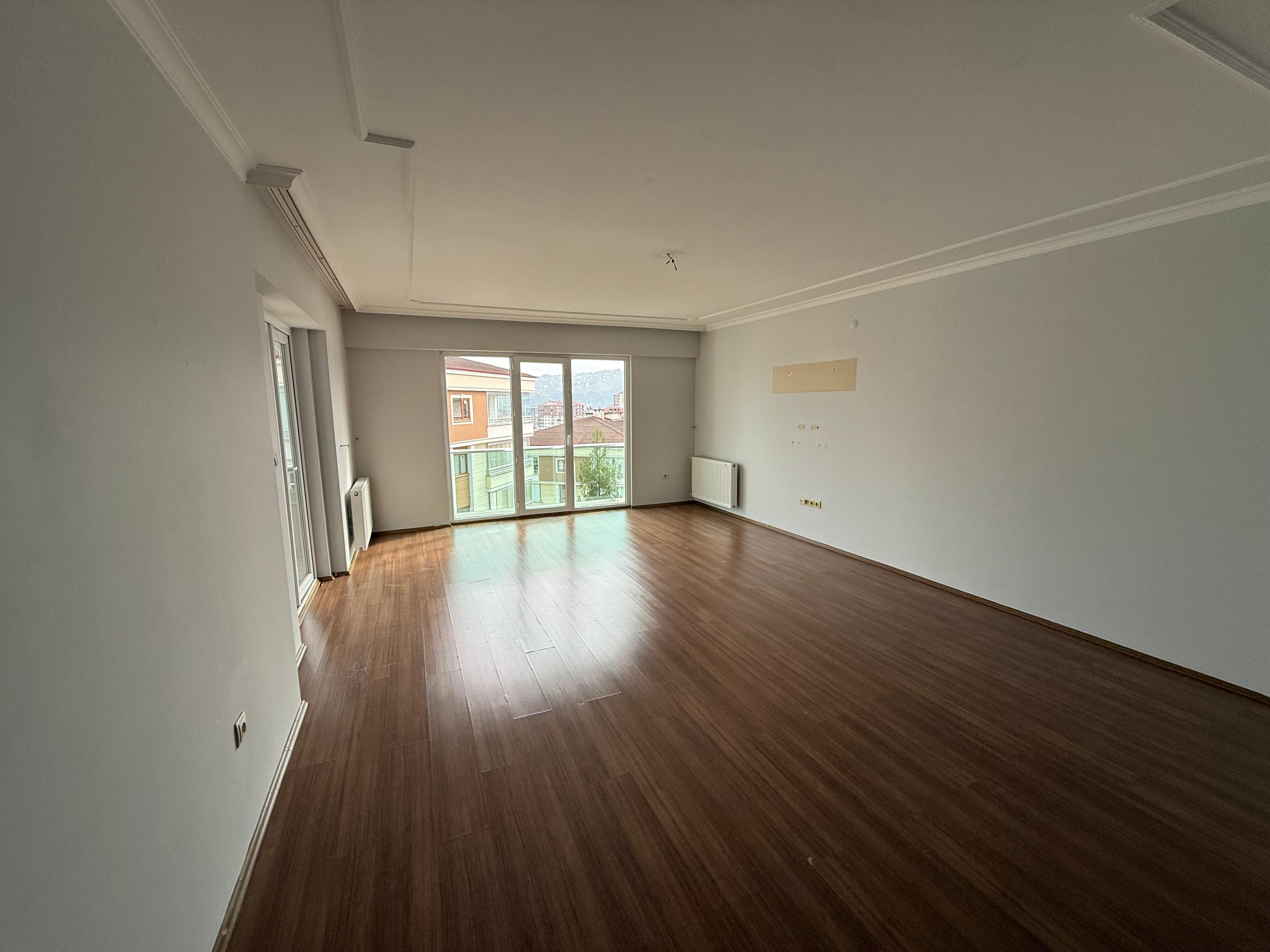 ÇUKURÇAYIR'DA 3+1 KİRALIK DAİRE